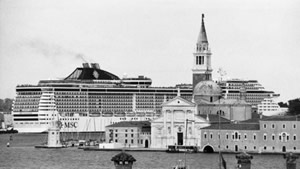 venezia-navi-berengo-gardin-small